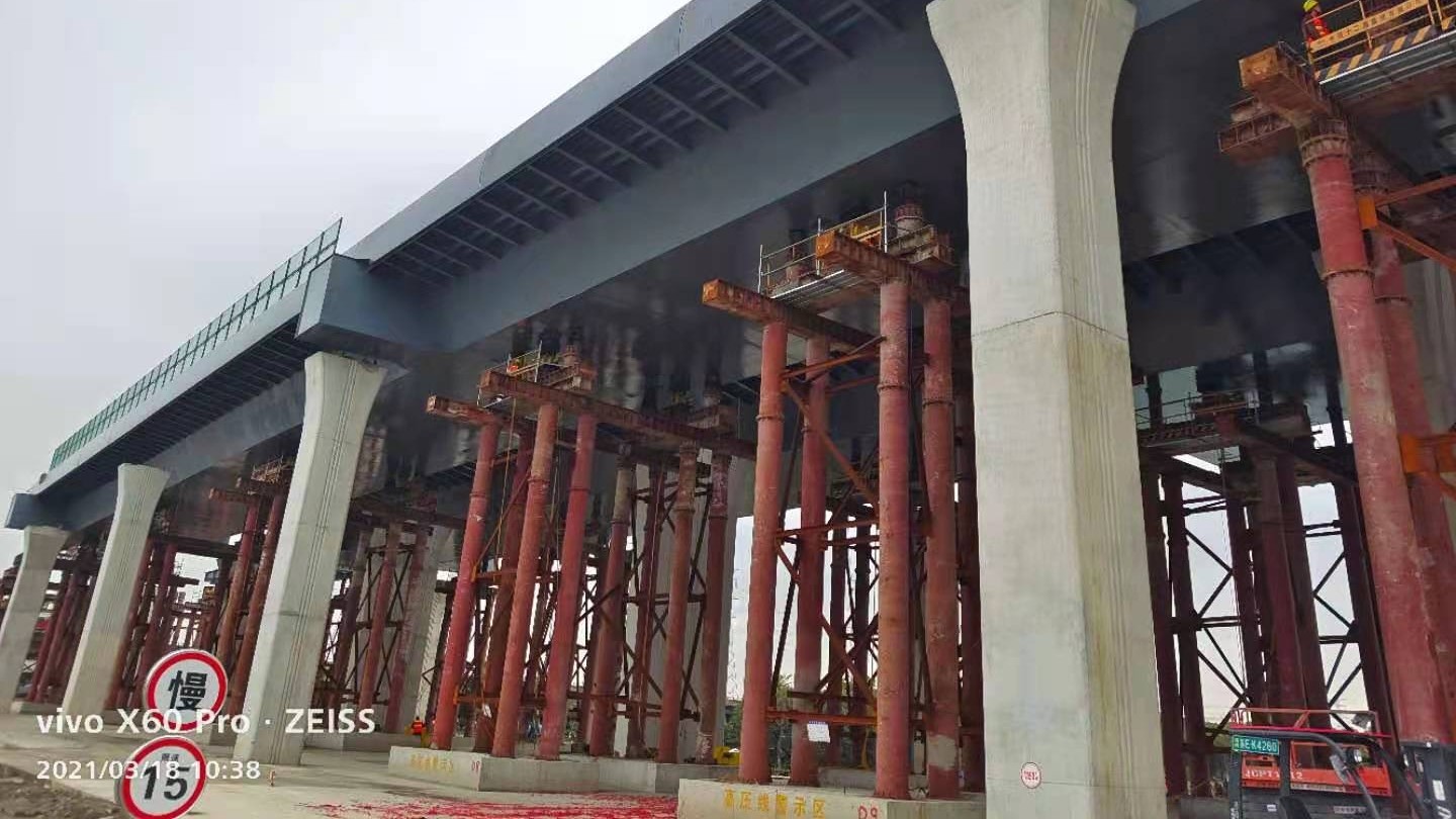金格建科承建312國道改擴(kuò)建工程跨常嘉高速鋼箱梁頂推工作正式啟動(dòng)